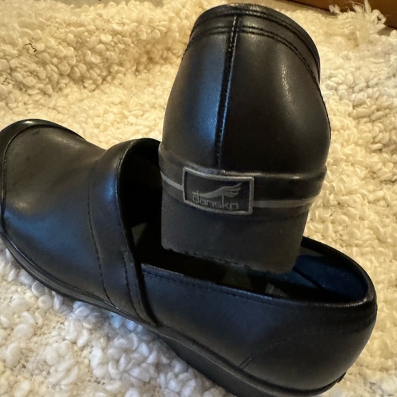 Black Leather Dansko Clogs Women’s - Picture 5 of 5